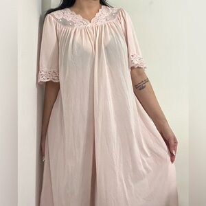 Vintage shadowline nightgown size medium